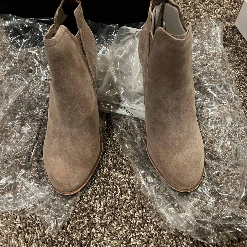 Dolce Vita Tan Suede Wedges